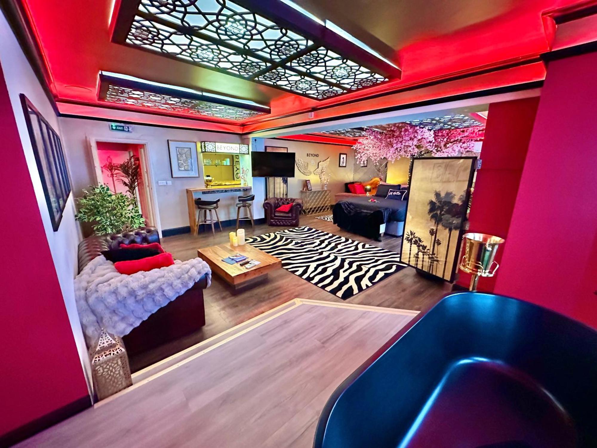Appartamento Beyond - Romantic Basement - Close To - With Parking Bournemouth