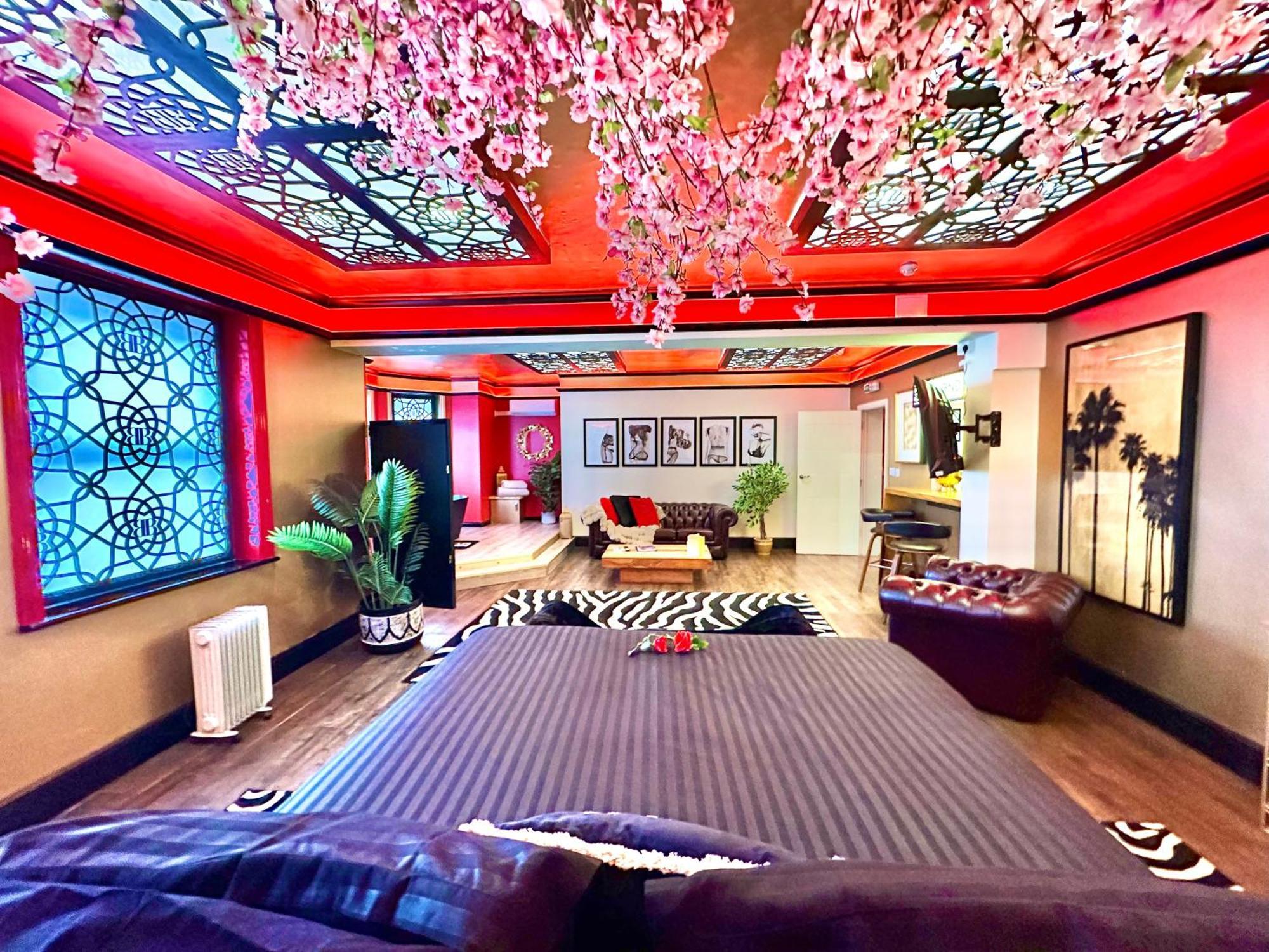Beyond - Romantic Basement - Close To - With Parking Appartamento Bournemouth