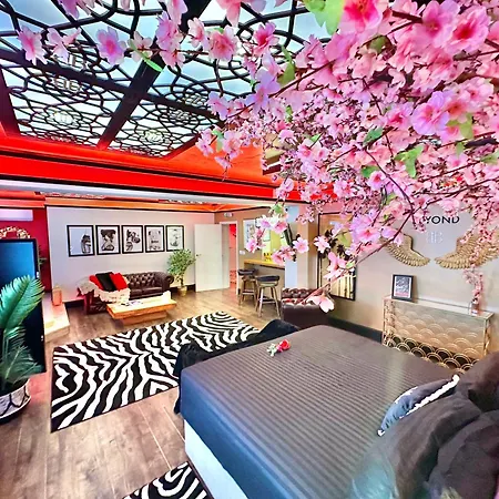Beyond - Romantic Basement Apartment - Close To Beach - With Parking Борнмут Экстерьер фото