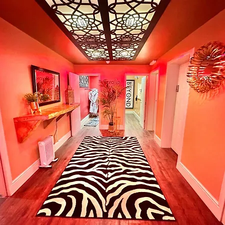 Beyond - Romantic Basement Apartment - Close To Beach - With Parking Борнмут Экстерьер фото