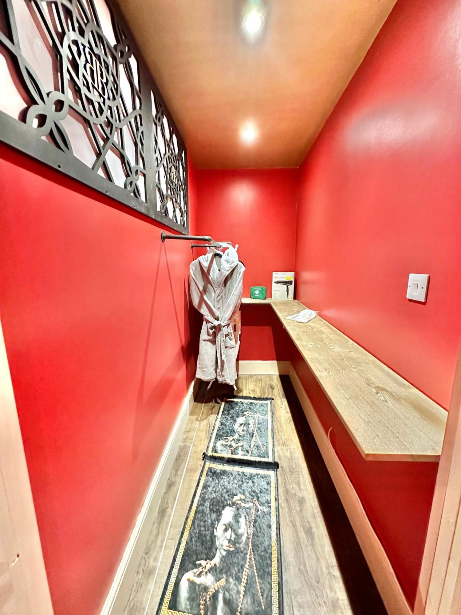 Apartamento Beyond - Romantic Basement - Close To - With Parking