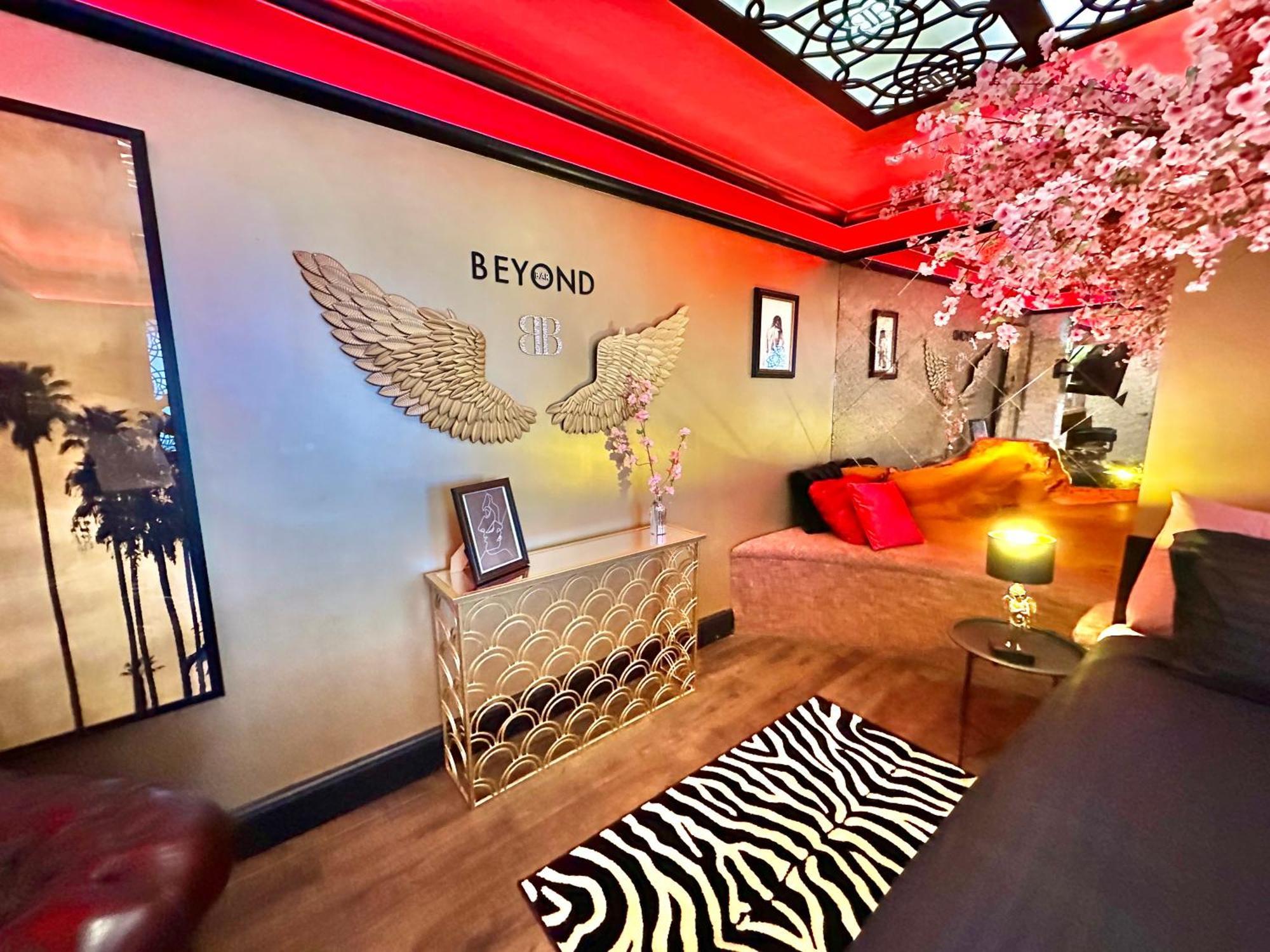 Apartamento Beyond - Romantic Basement - Close To - With Parking *