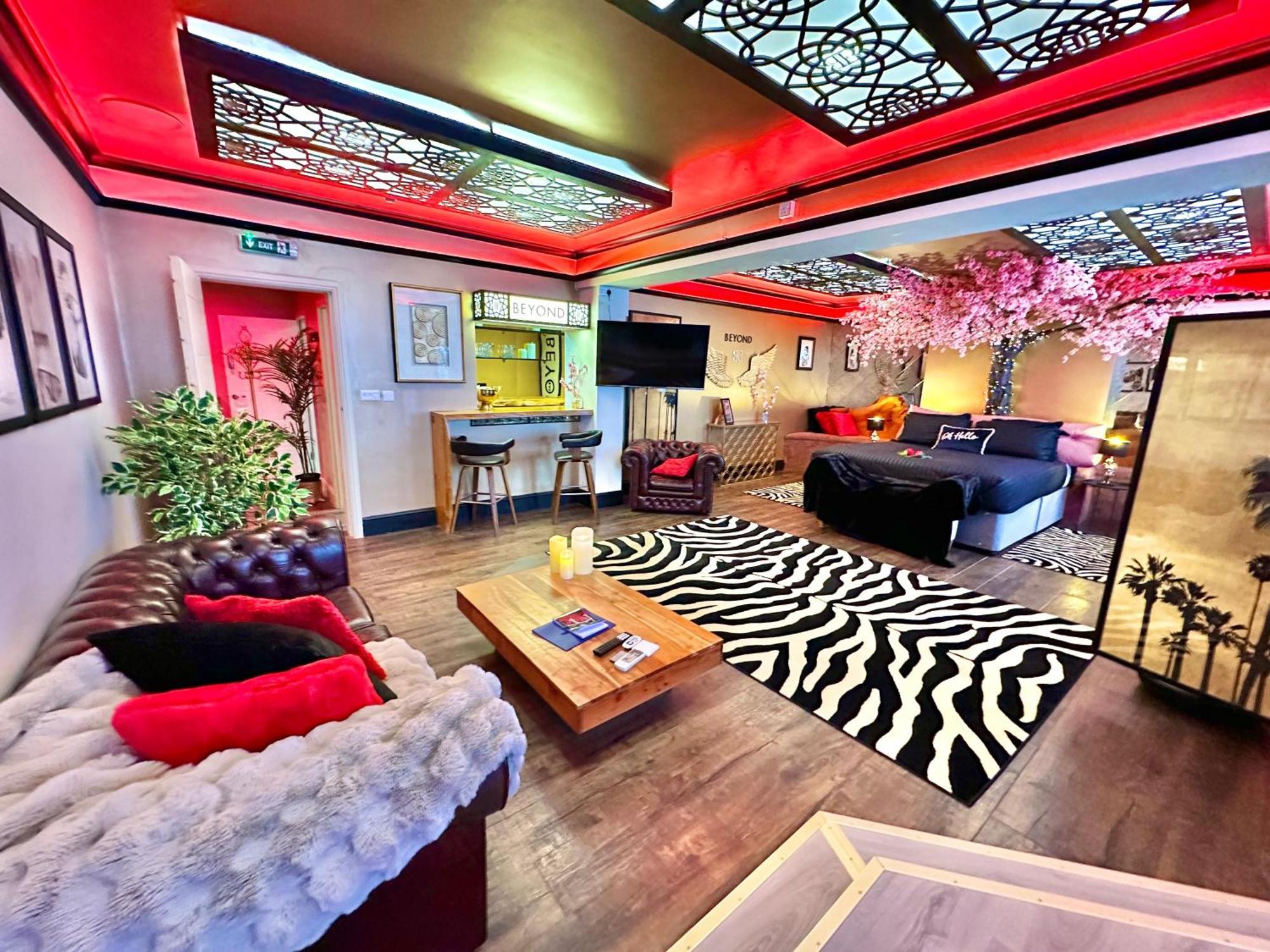 Apartamento Beyond - Romantic Basement - Close To - With Parking *
