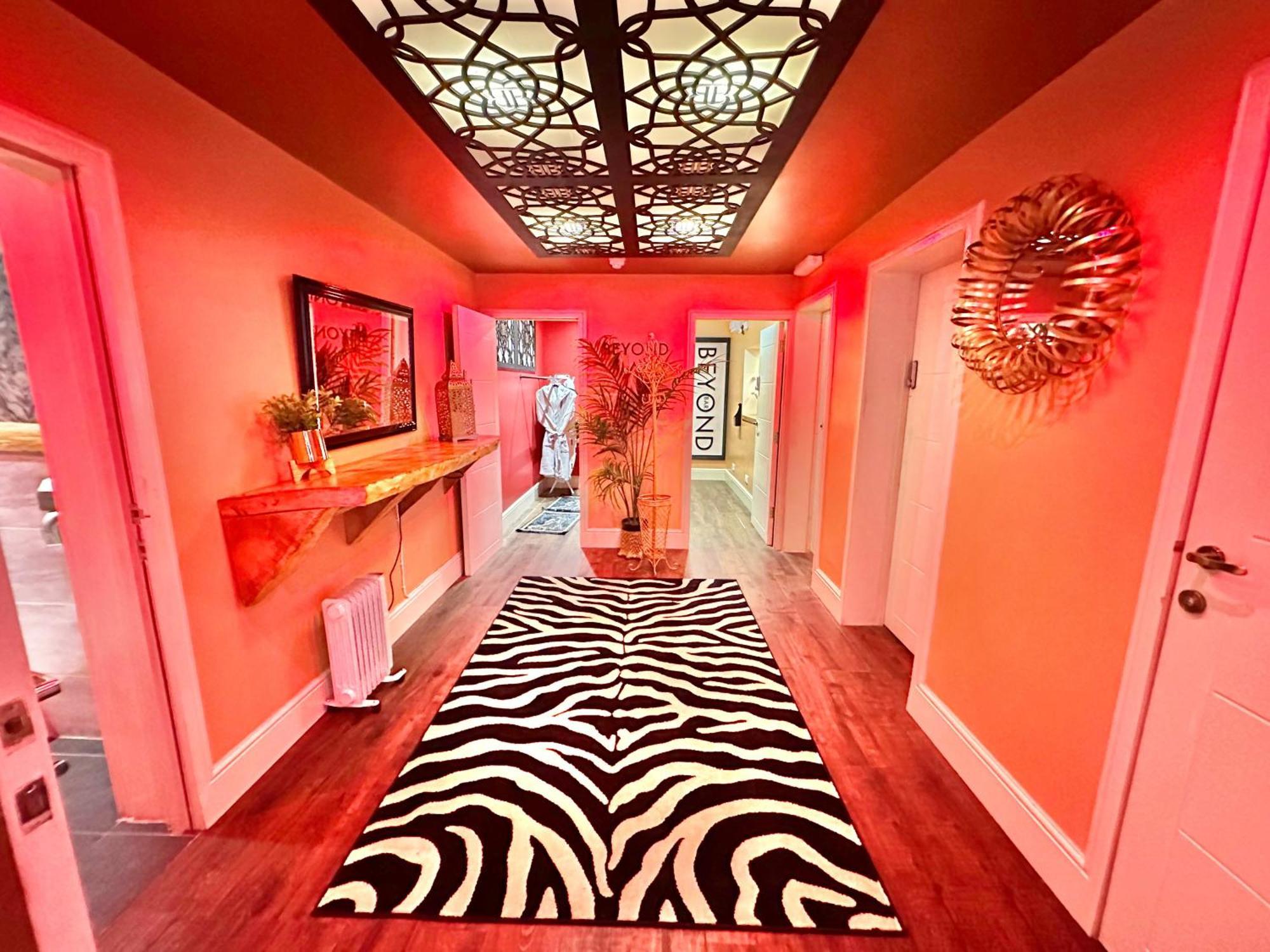 Apartamento Beyond - Romantic Basement - Close To - With Parking