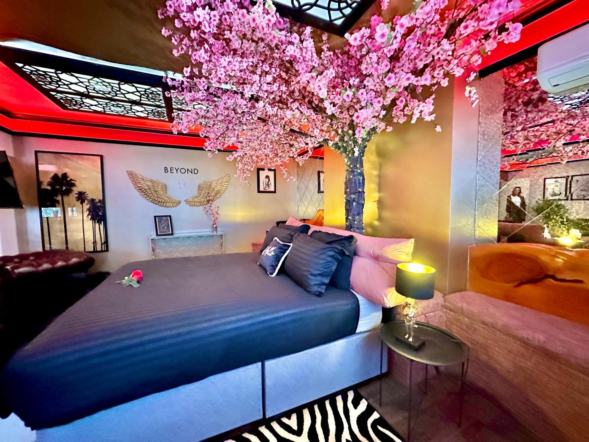Apartamento Beyond - Romantic Basement - Close To - With Parking