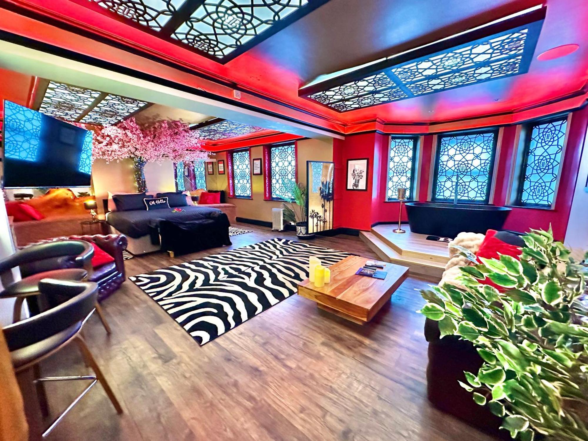 Apartamento Beyond - Romantic Basement - Close To - With Parking *