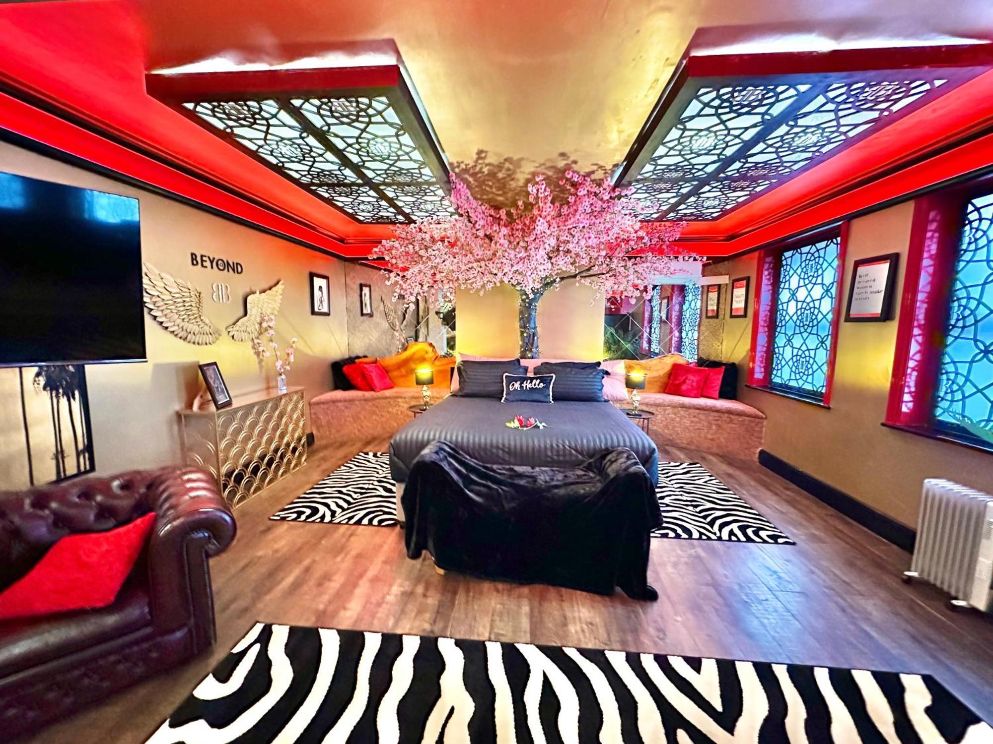 Beyond - Romantic Basement - Close To - With Parking Apartamento